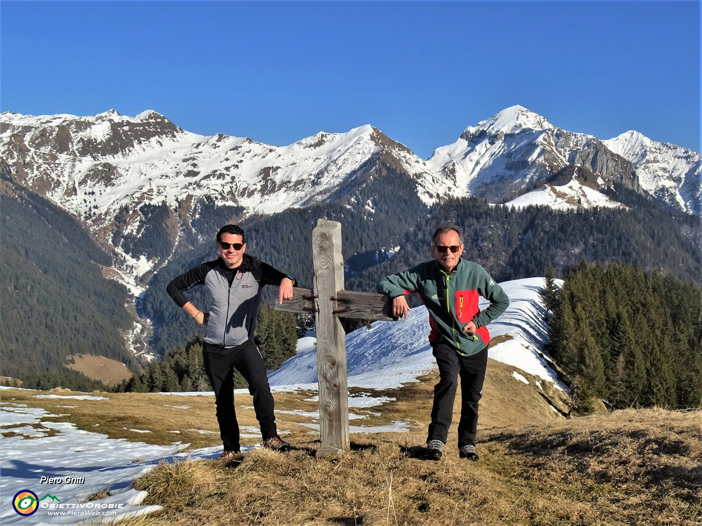 06 In discesa ci godiamo bellissimi panorami!.JPG